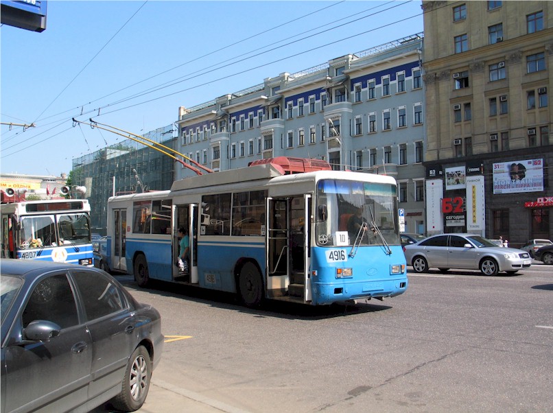 Een trolleybus in Moskou