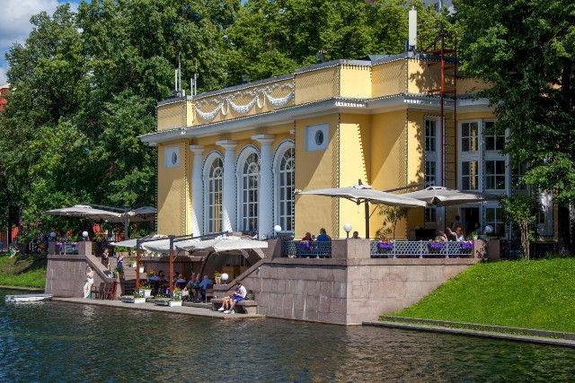 Le restaurant dans le pavillon